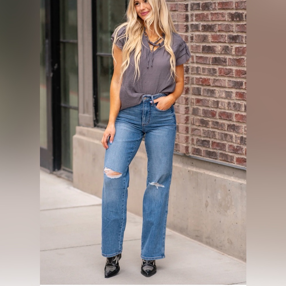 Tummy Control !! Judy Blue High Rise Distressed Blue Jeans.